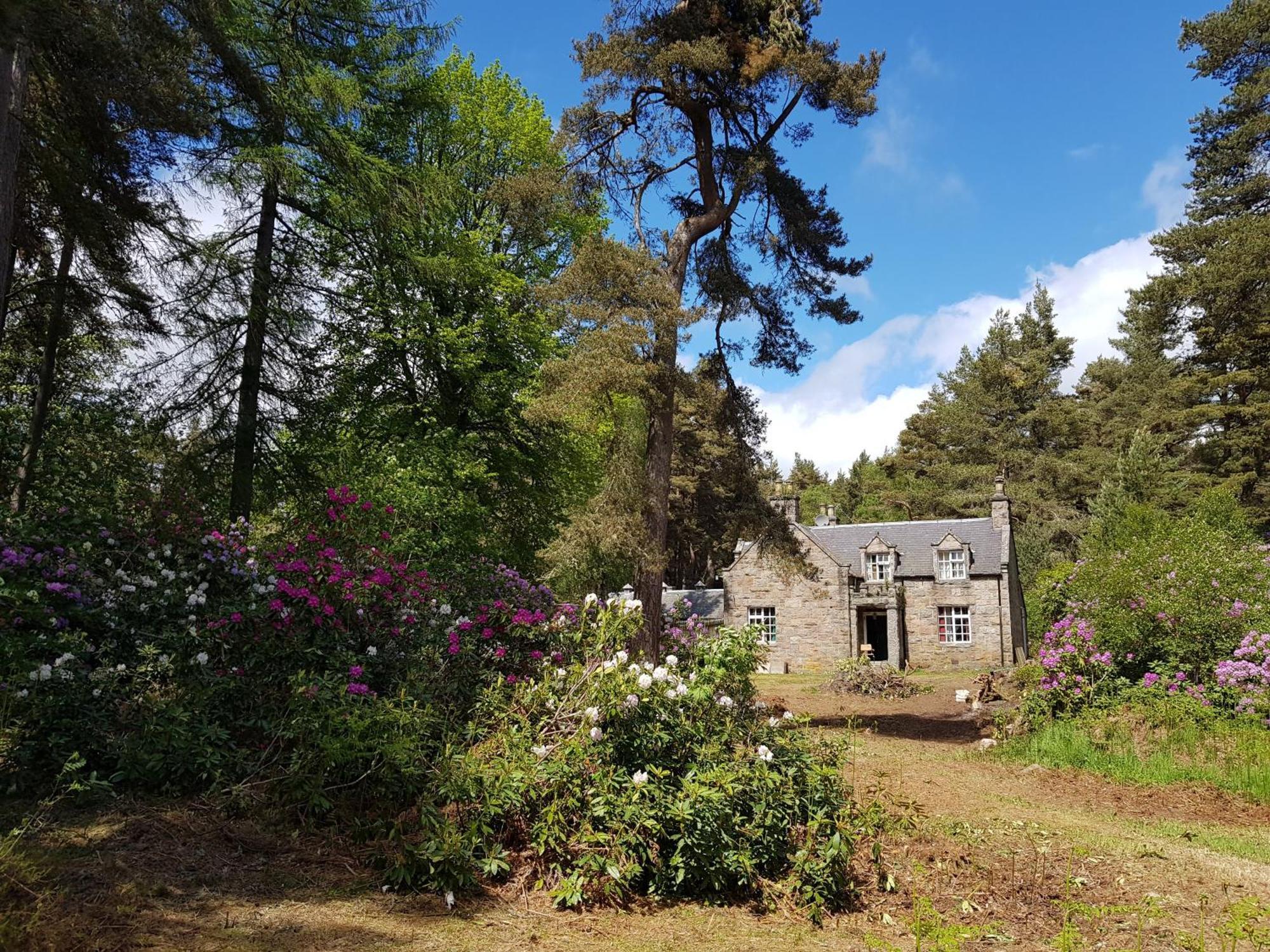 Cambus O' May Traditional Highland Hotel Ballater Esterno foto